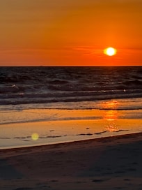 Amazing sunset on the beach!