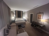 広くて清潔な部屋