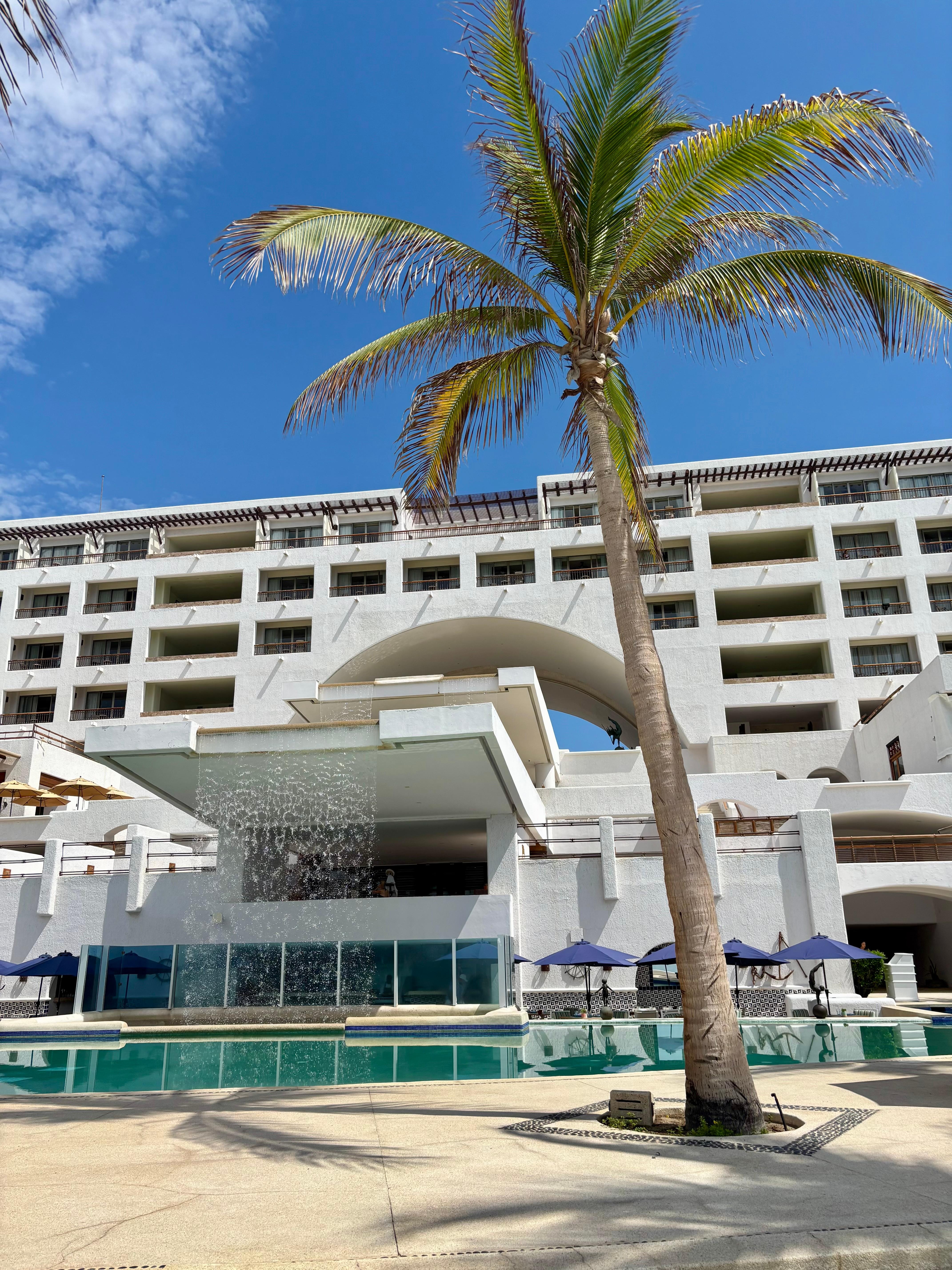 1 of the pools, in front of the lunch area/seafood restaurant in the evenings. 
