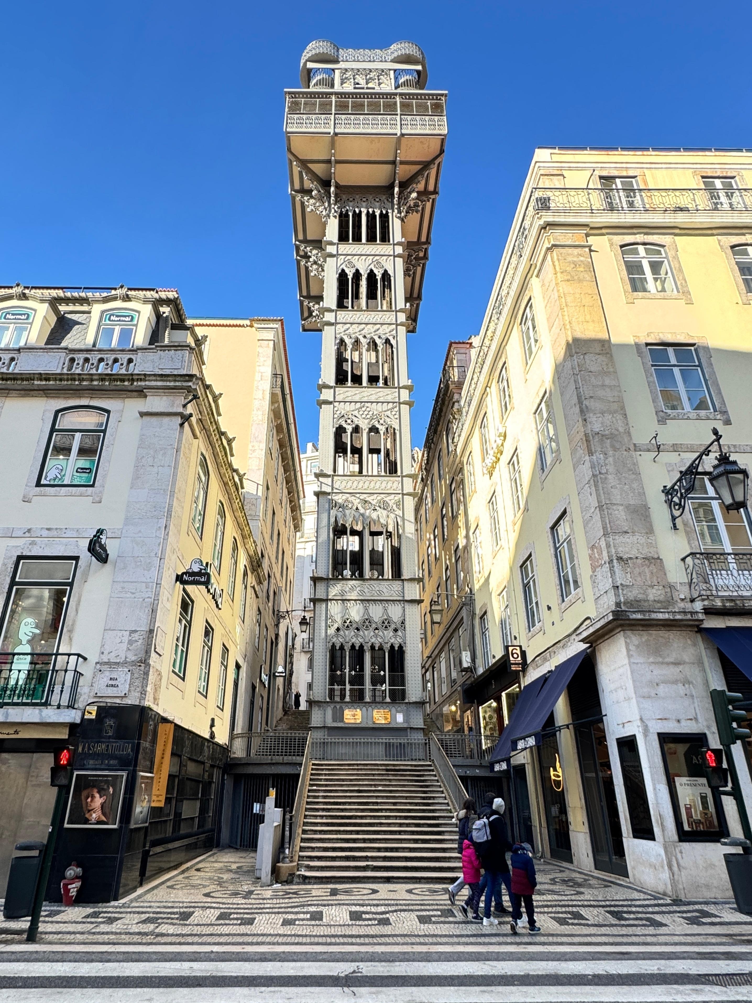 離聖胡斯塔升降機約100公尺