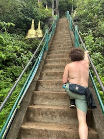 Close to 1,300 steps to the top of the mountain at Tiger 🐅 Cave Temple where the going gets tough and the tough get going 👍👊🏻💪🥵