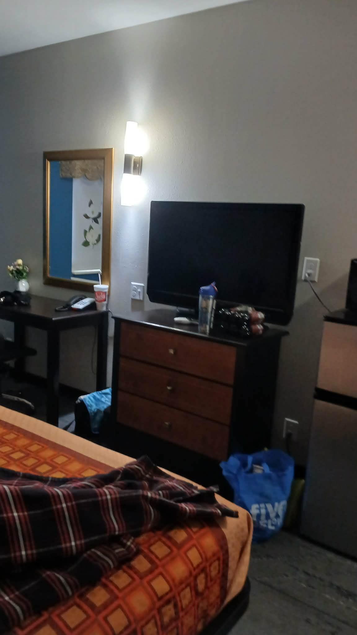 It has all the standard furniture and good plug in options 