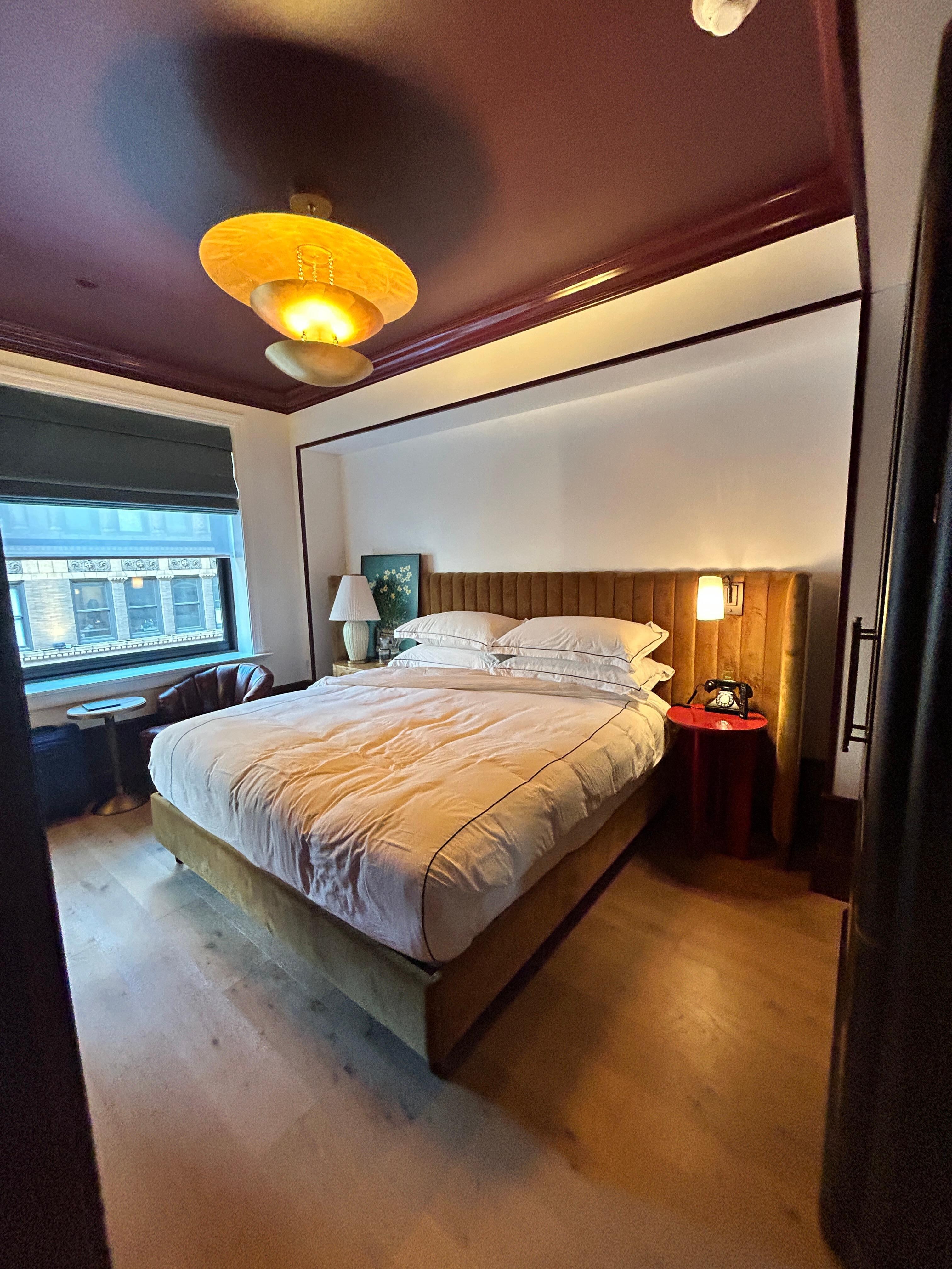 King bed. Amazing bedding!