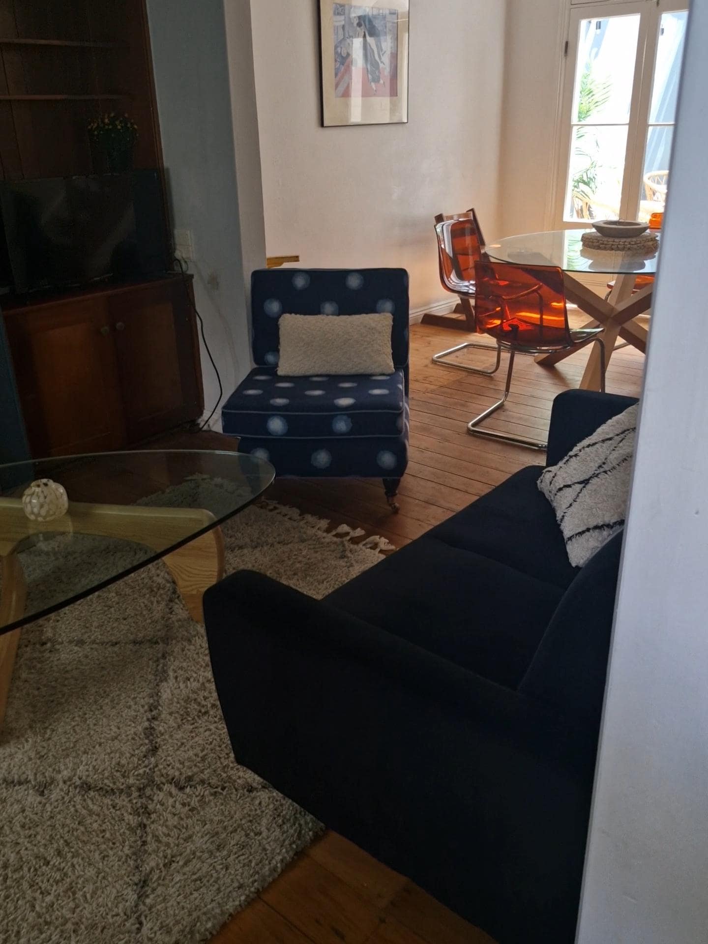 Lounge/dinning area. 