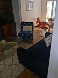 Lounge/dinning area.