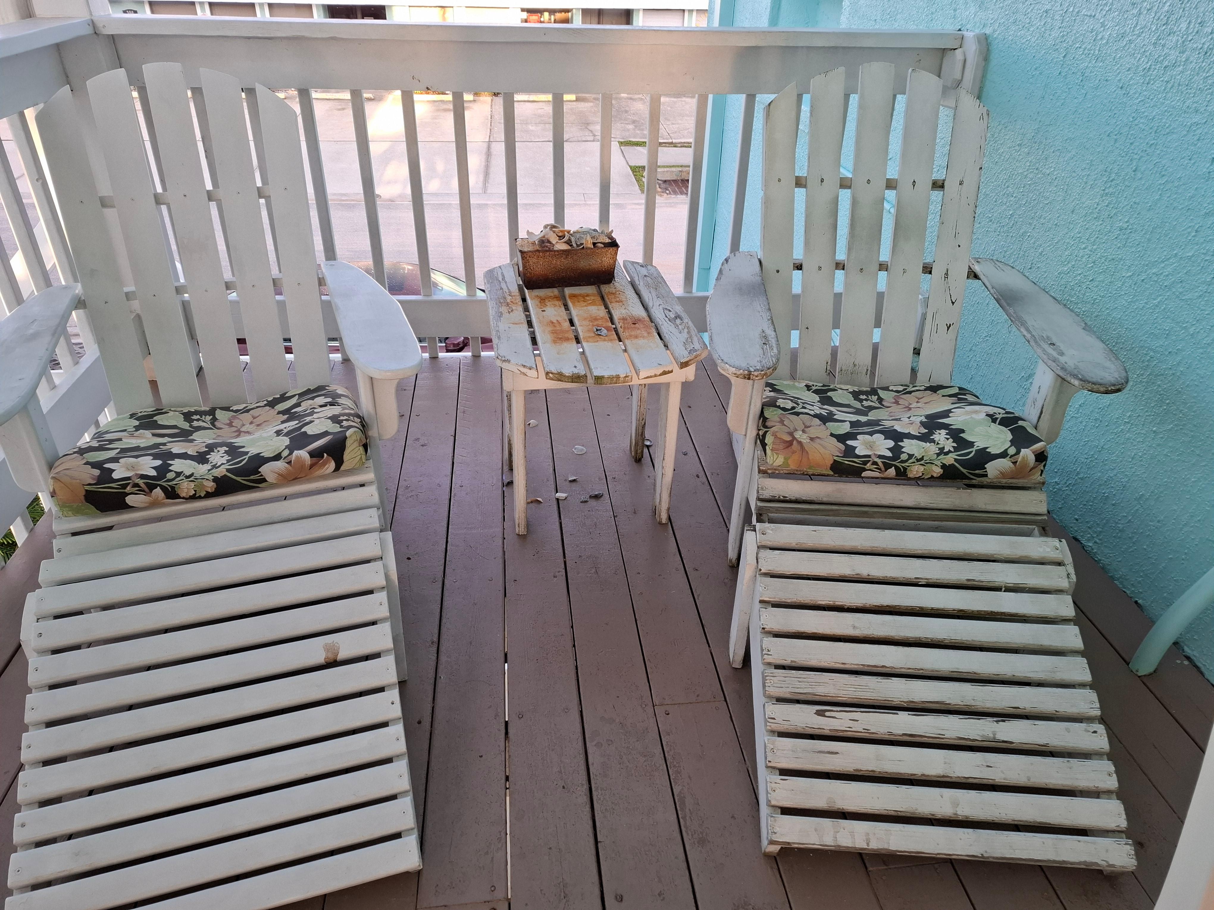 Shabby chairs