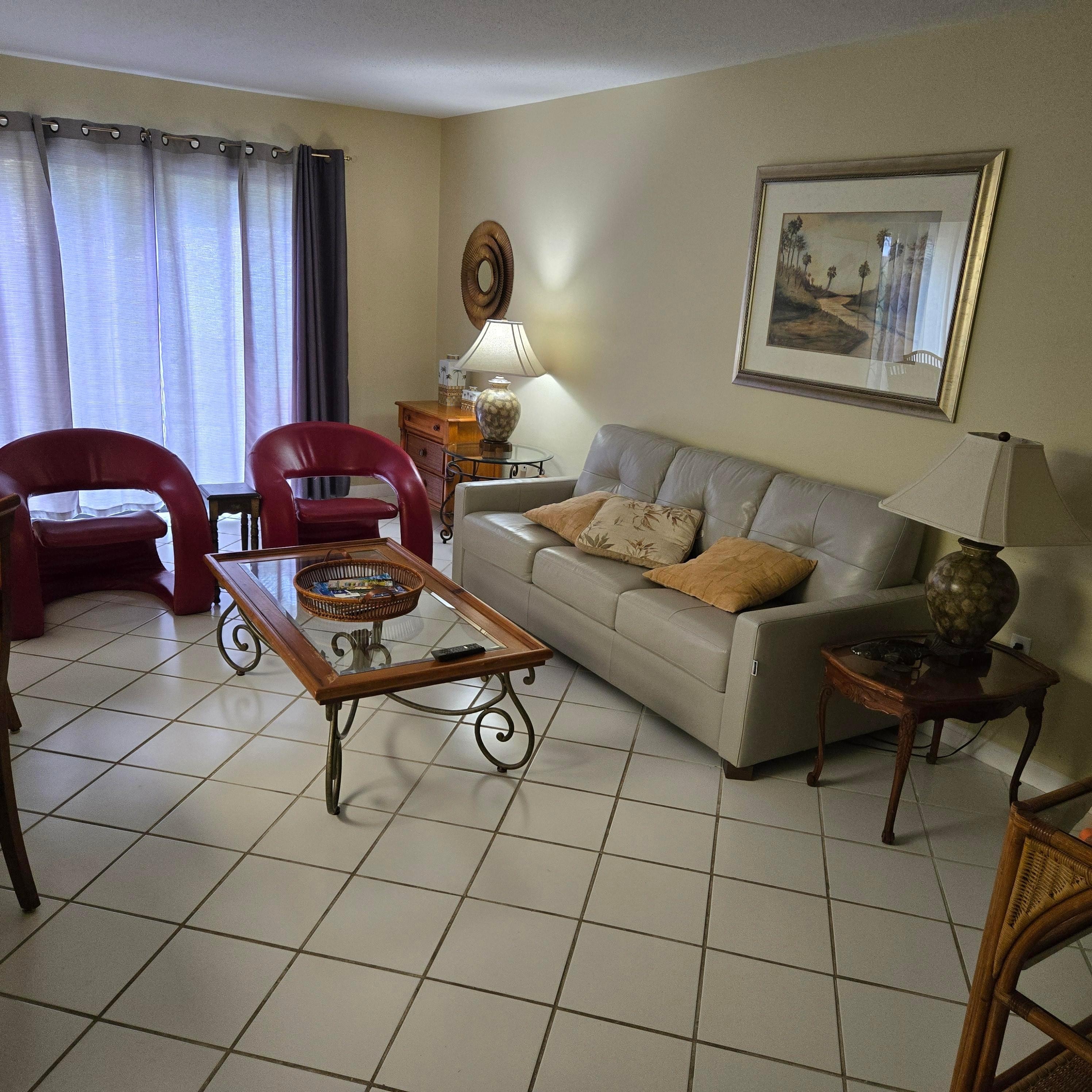 Living Room NOT as pictured in advertisement