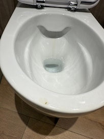 Toilettes avec des goutes đ€ź