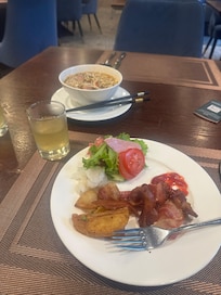 Breakfast( I’m allergic to seafood, nuts, eggs, flour, wheat and more but I was able to eat just fine)