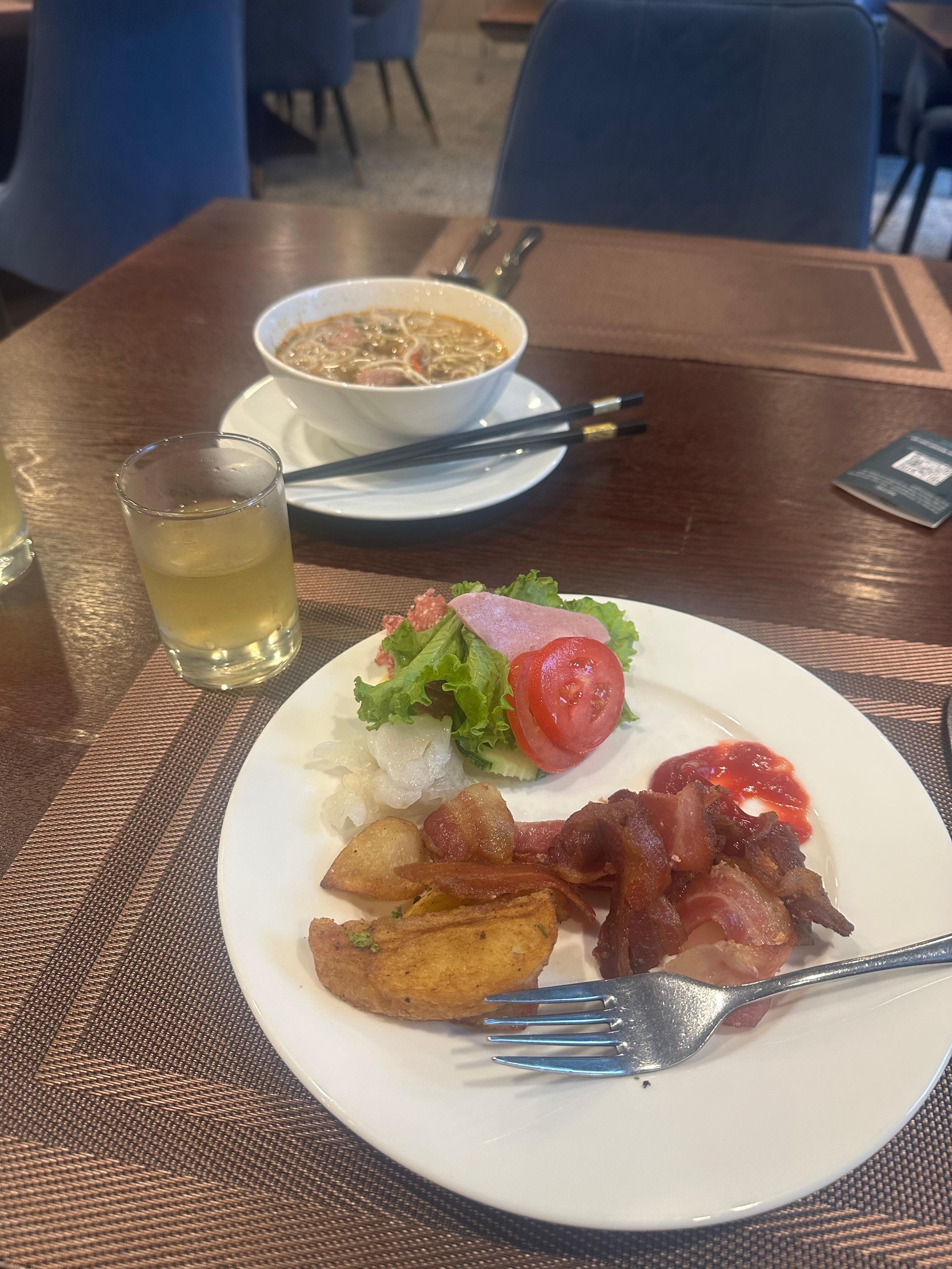 Breakfast( I’m allergic to seafood, nuts, eggs, flour, wheat and more but I was able to eat just fine)