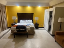 Suite bedroom