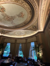 Bonnars Restaurant celing