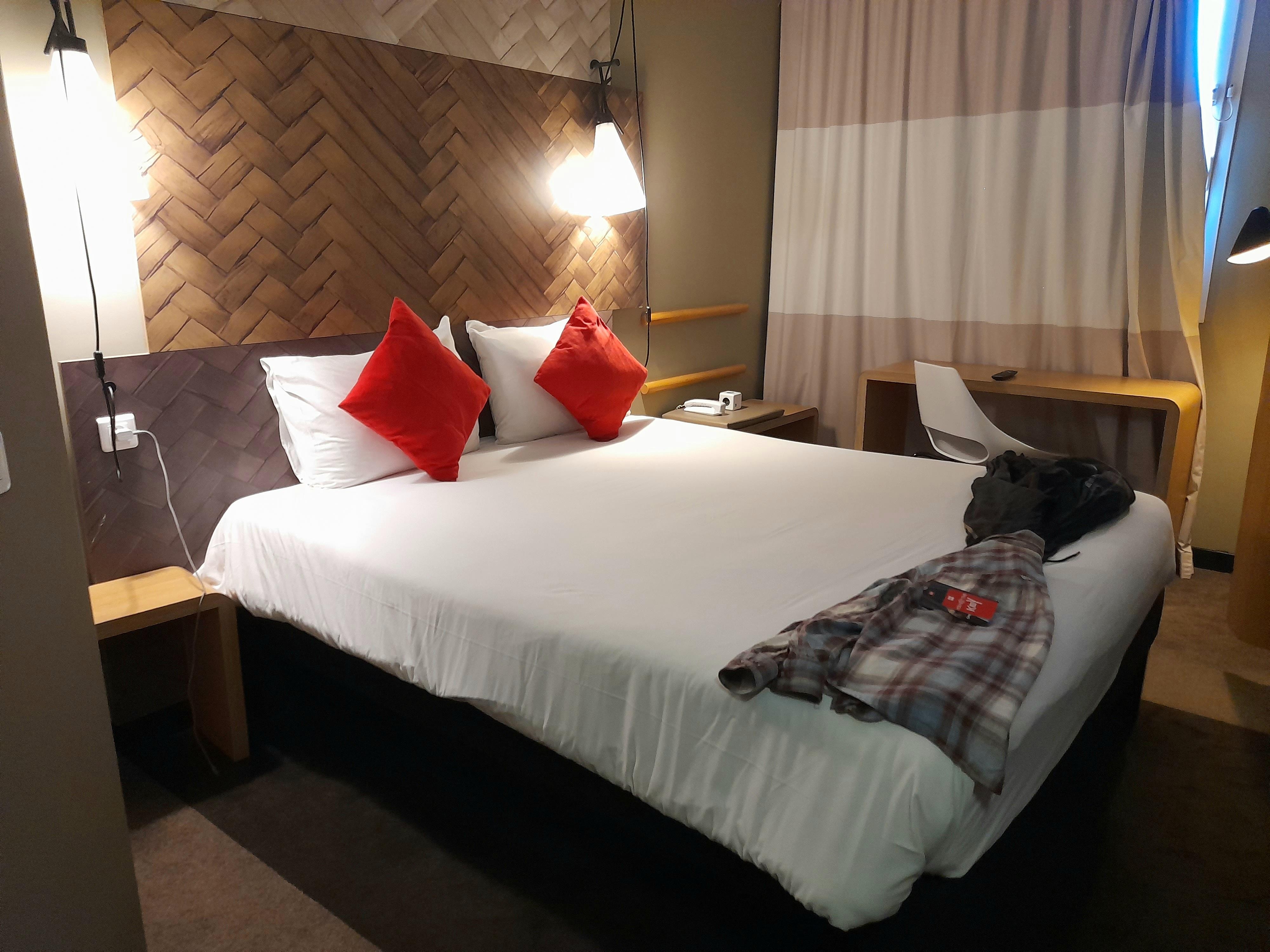 Comfortable room, exactly as described.