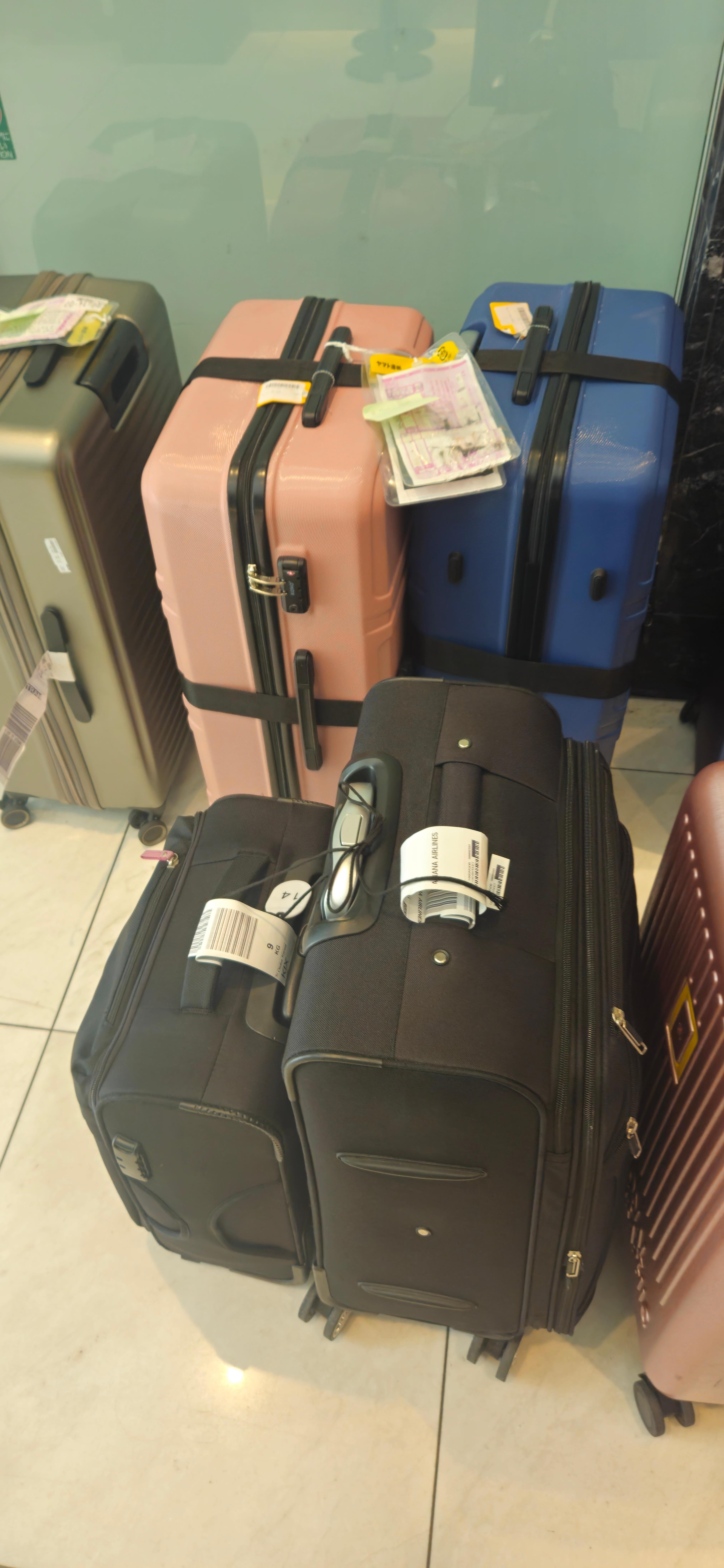 오사카에 일찍 도착해서 캐리어 먼저 보관가능해서 보관하고 여행다녔어요