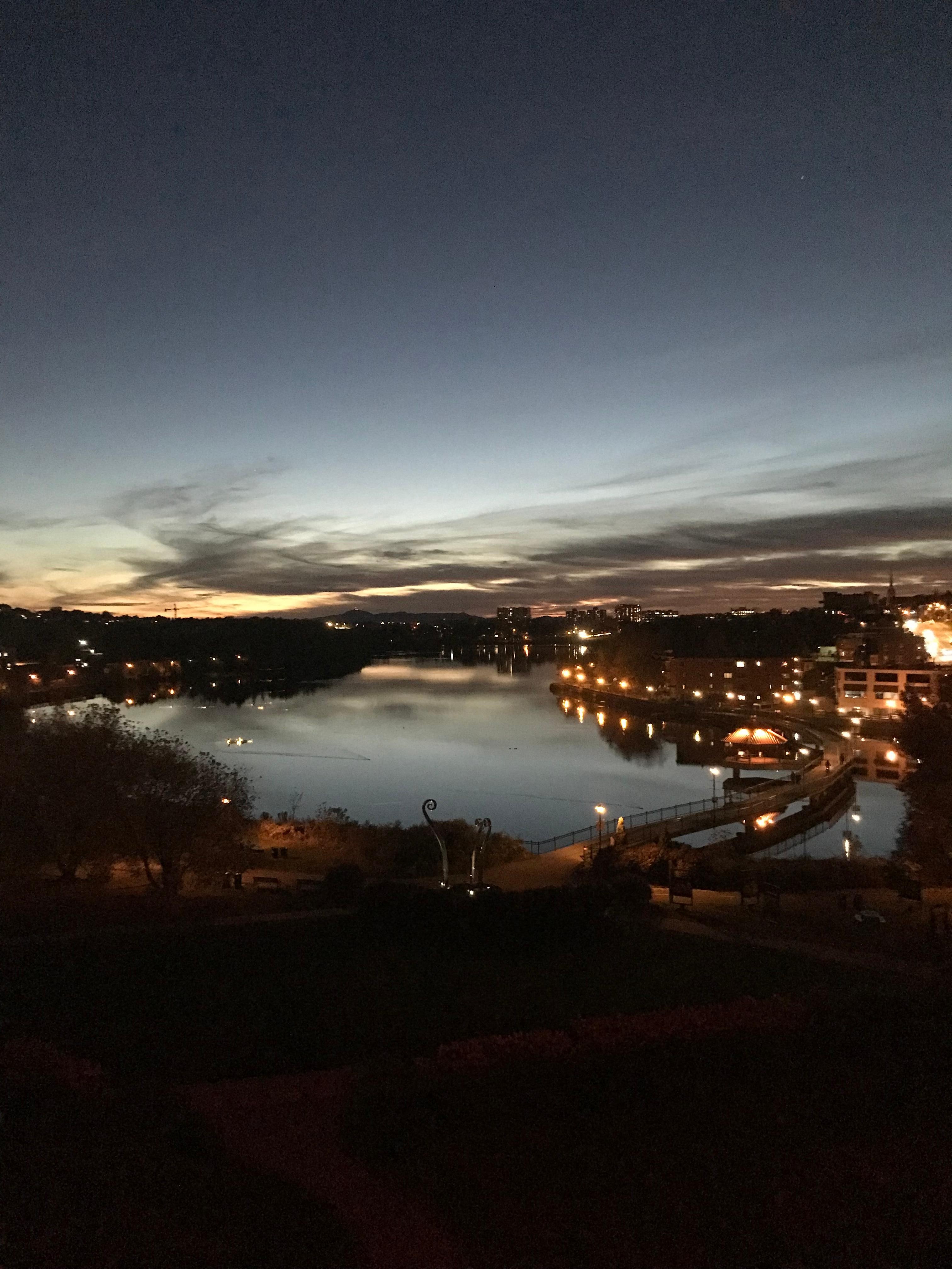 Vue sur le lac depuis la chambre( 5 ieme étage) 