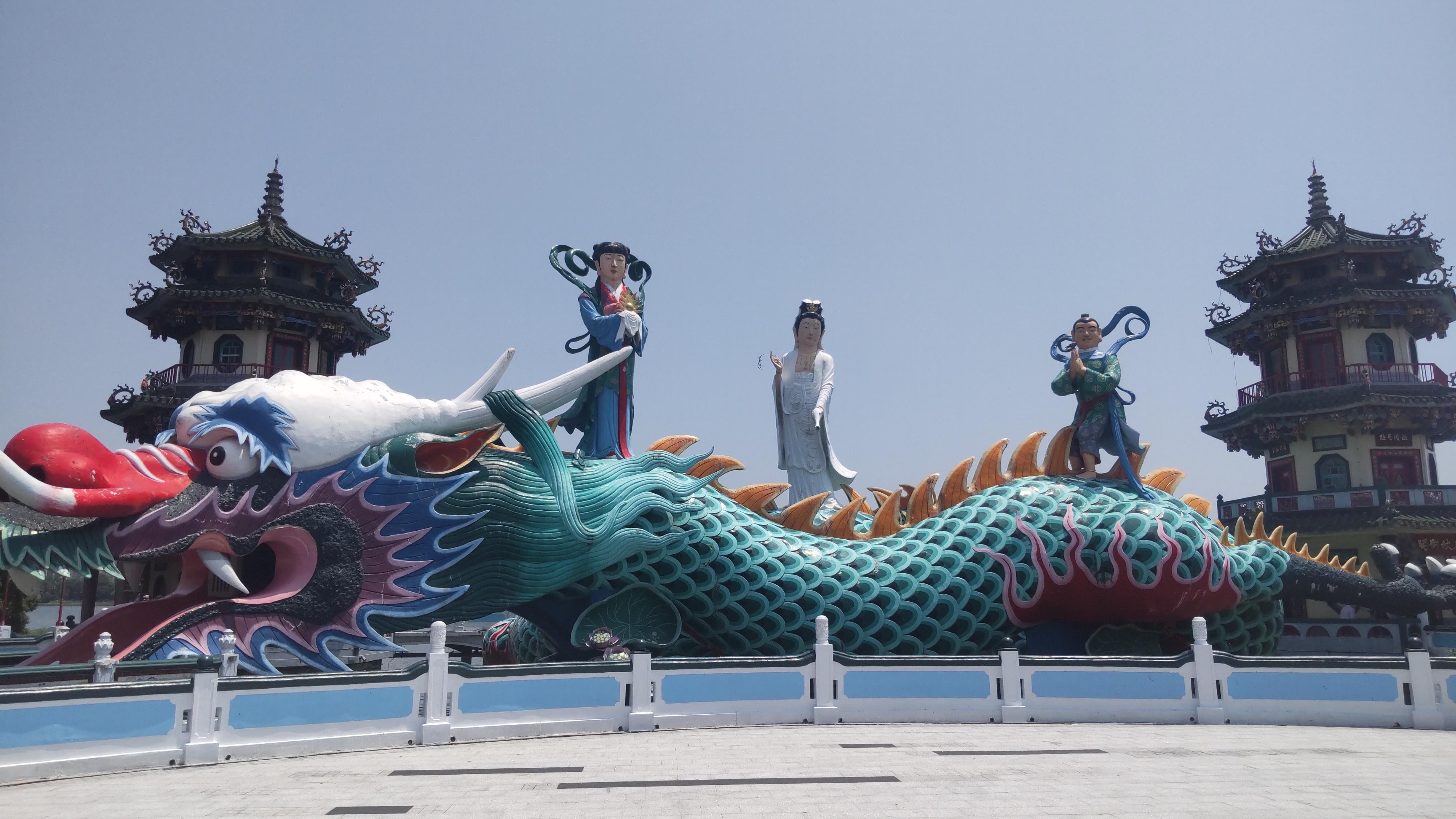 高雄蓮池潭にある龍虎塔