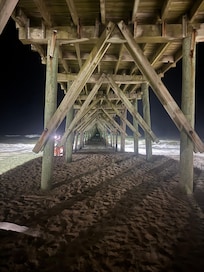 Easy stroll to pier. Kids could walk to get icecream nightly.