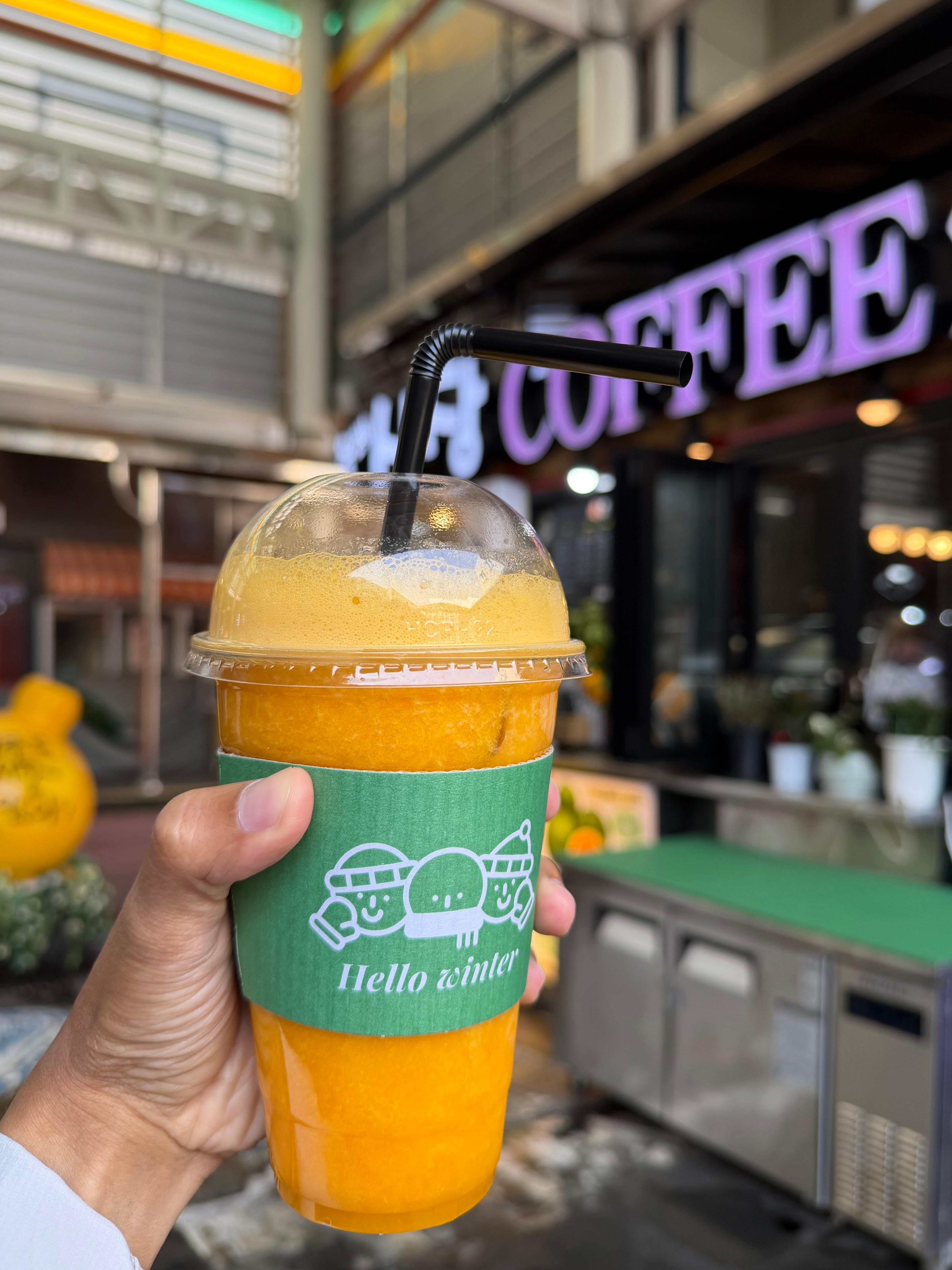 Delicious hallabong juice from the Maeil Olle Market