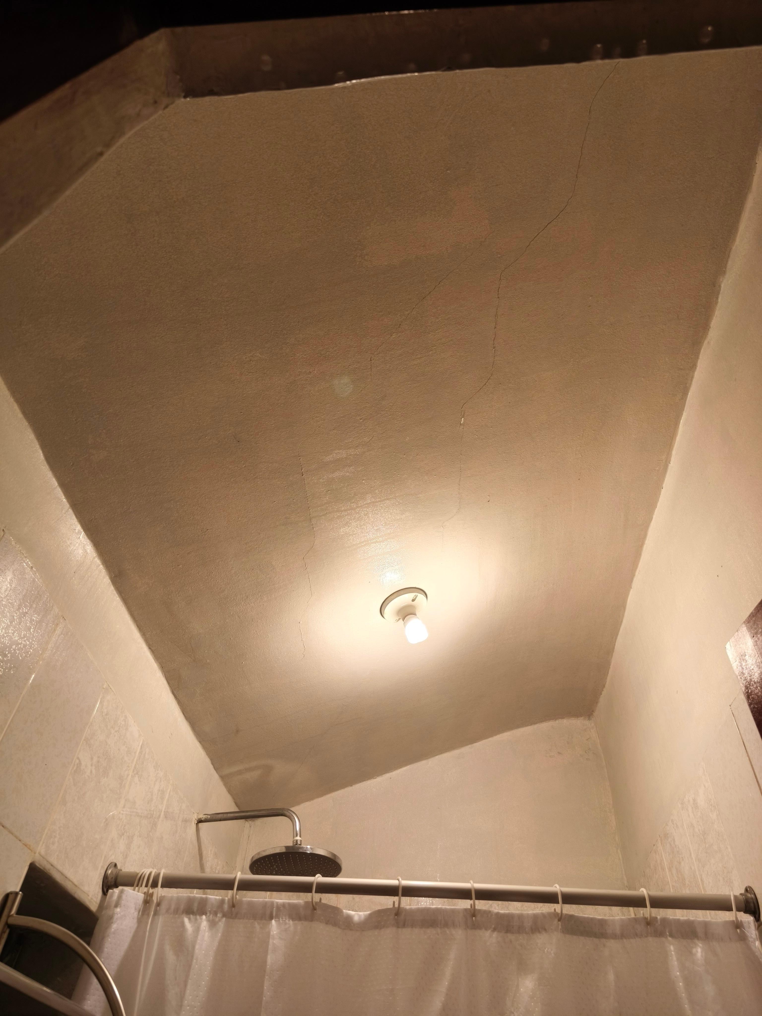 No bathroom fan