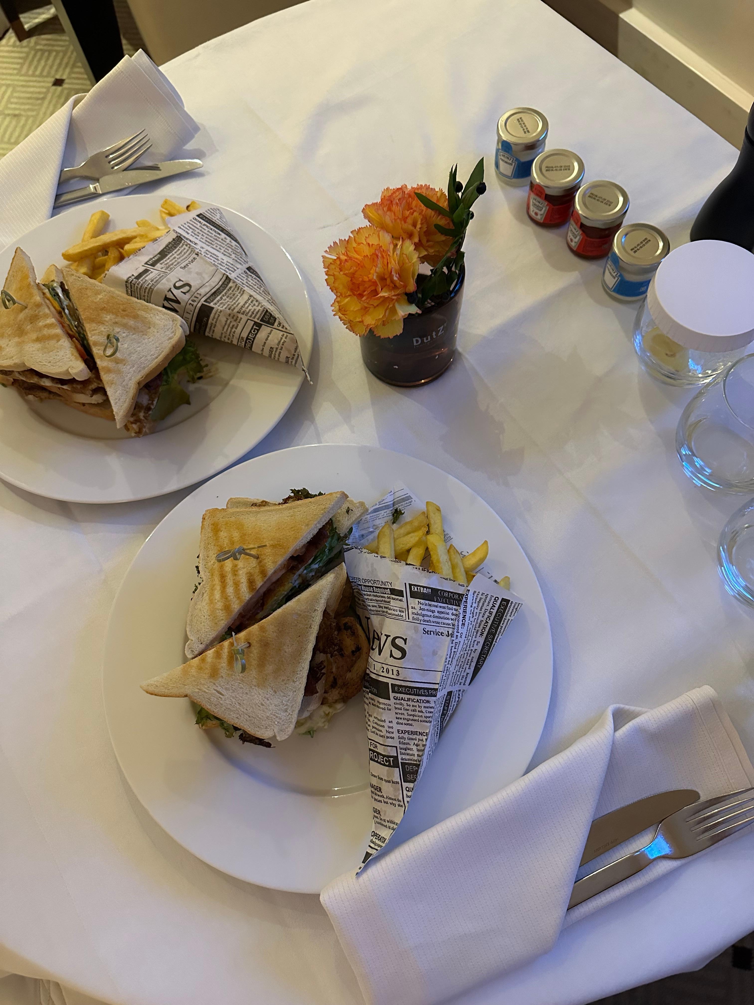 77.- Euro mit einem kleinen Pepsi & 1 grosses Wasser