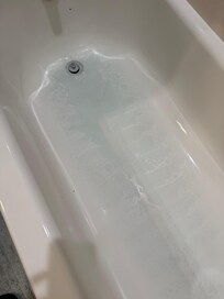 Small hairs were in the tub.