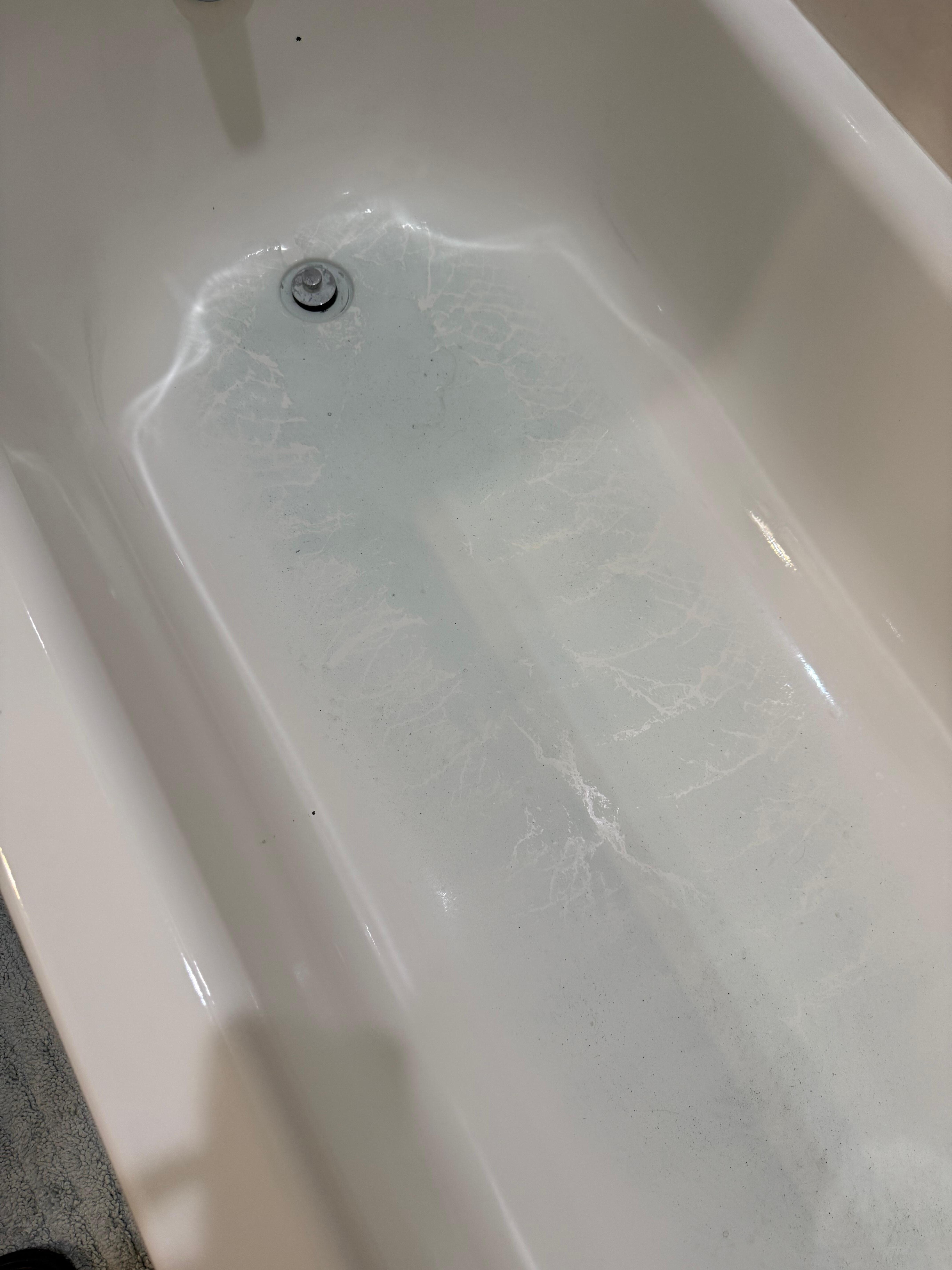 Small hairs were in the tub. 
