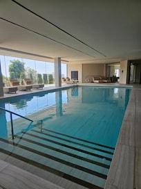 Inomhus pool