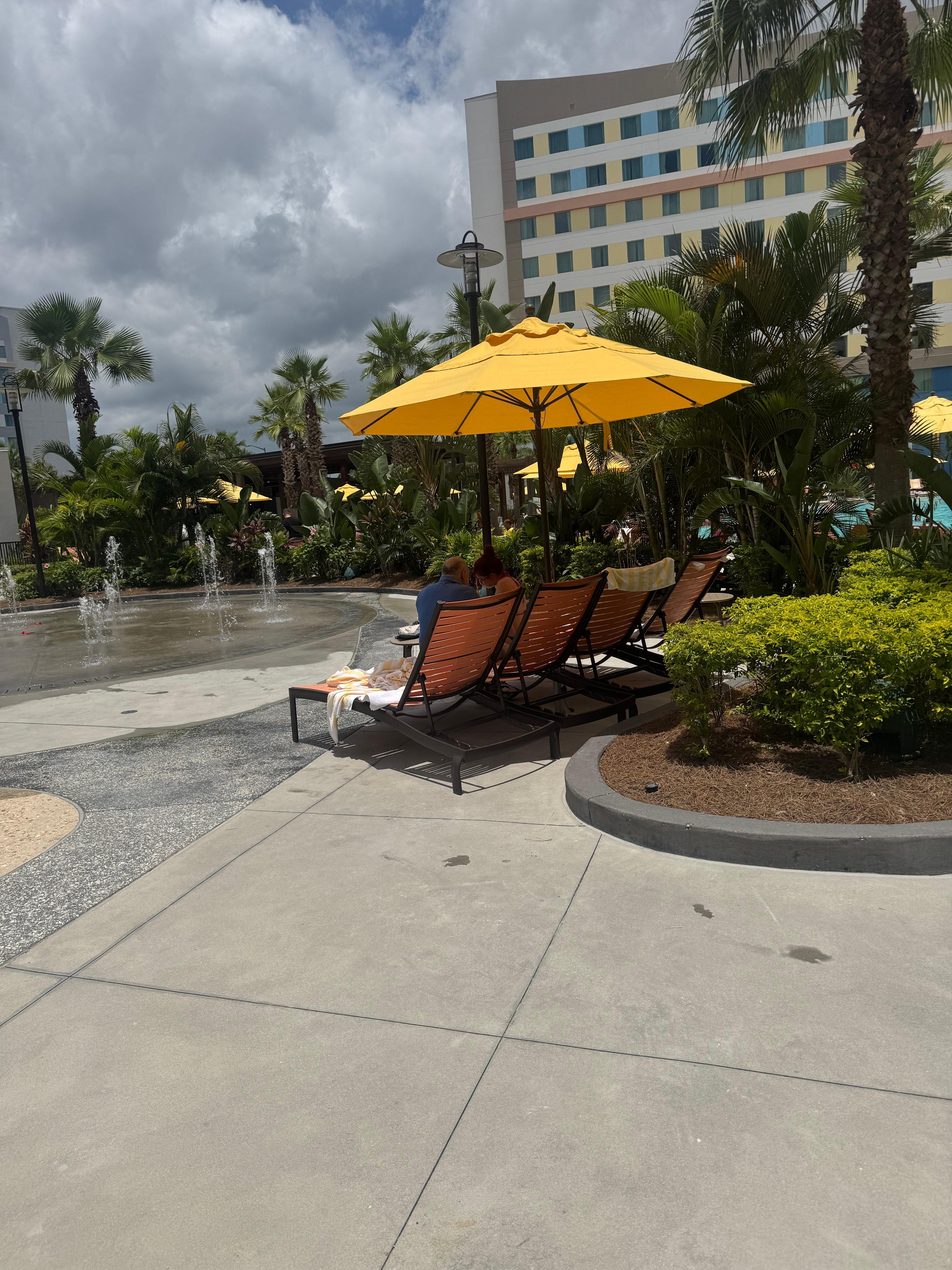 Pool area super clean, and kids friendly.