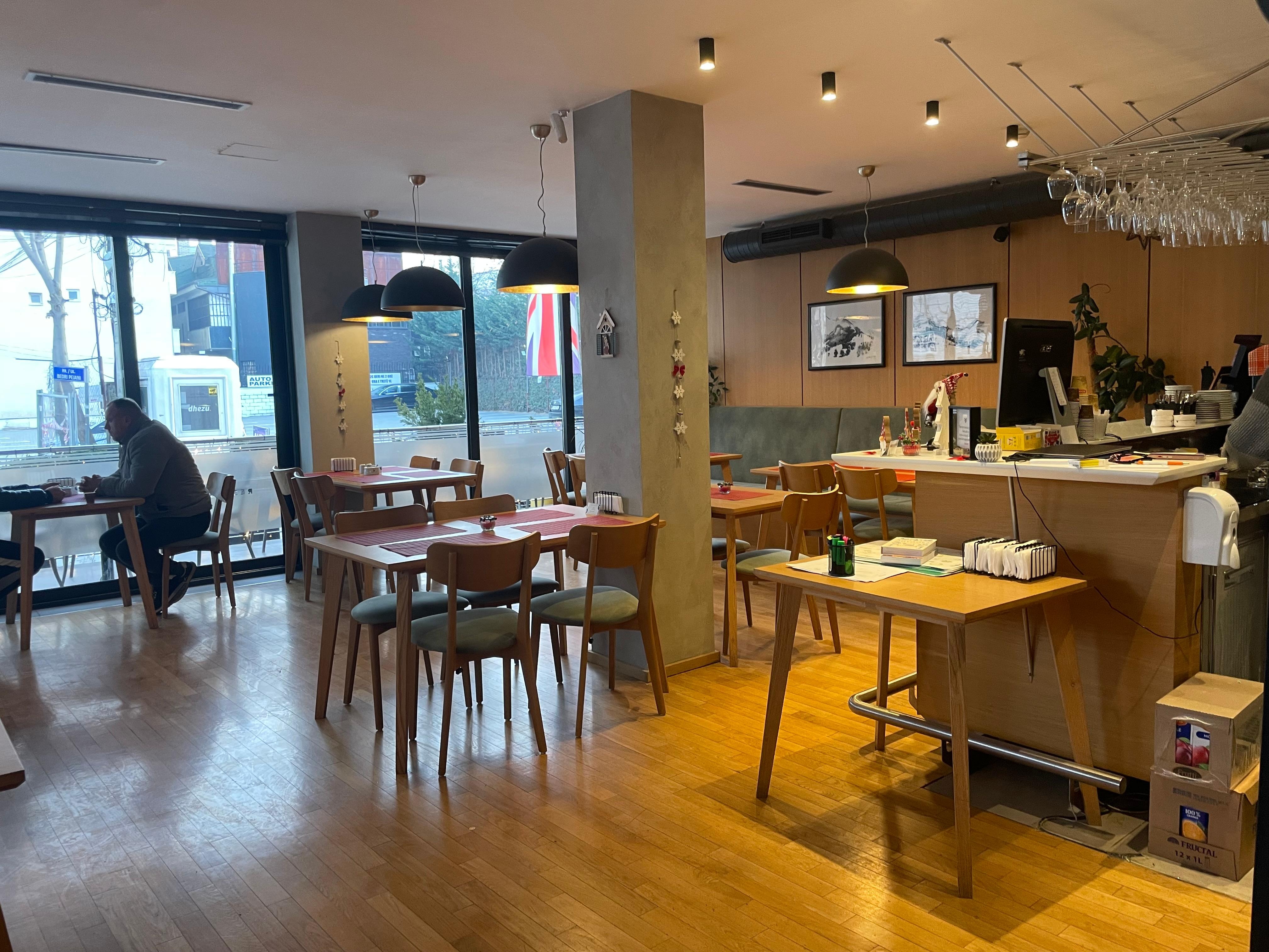comfortable breakfast room, a good coffee to start day in a friendly atmosphere 