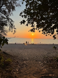 1 minute to the beach