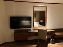 テレビが大きくて PC つないで仕事するには便利。 ただ、建て付けがあまりよくないので角度を変えるときは支える必要あり