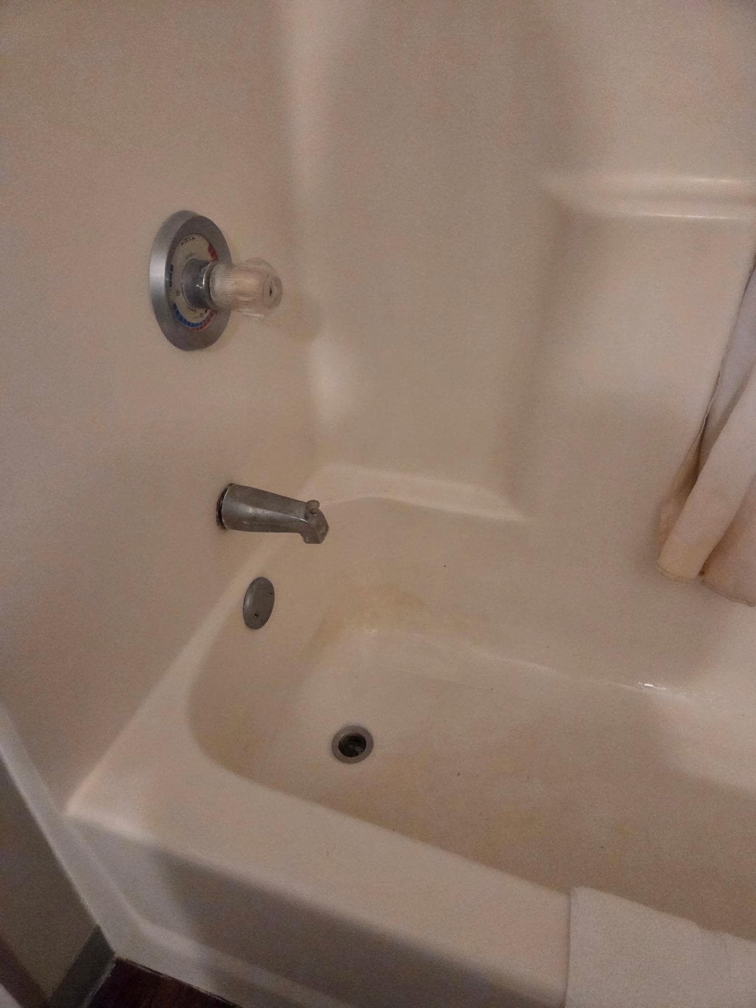 Dirty stained bathtud