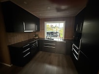 Die gut ausgestattete Küche. Leider schon etwas in die Jahre gekommen.