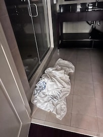 Asked for room service and they failed.