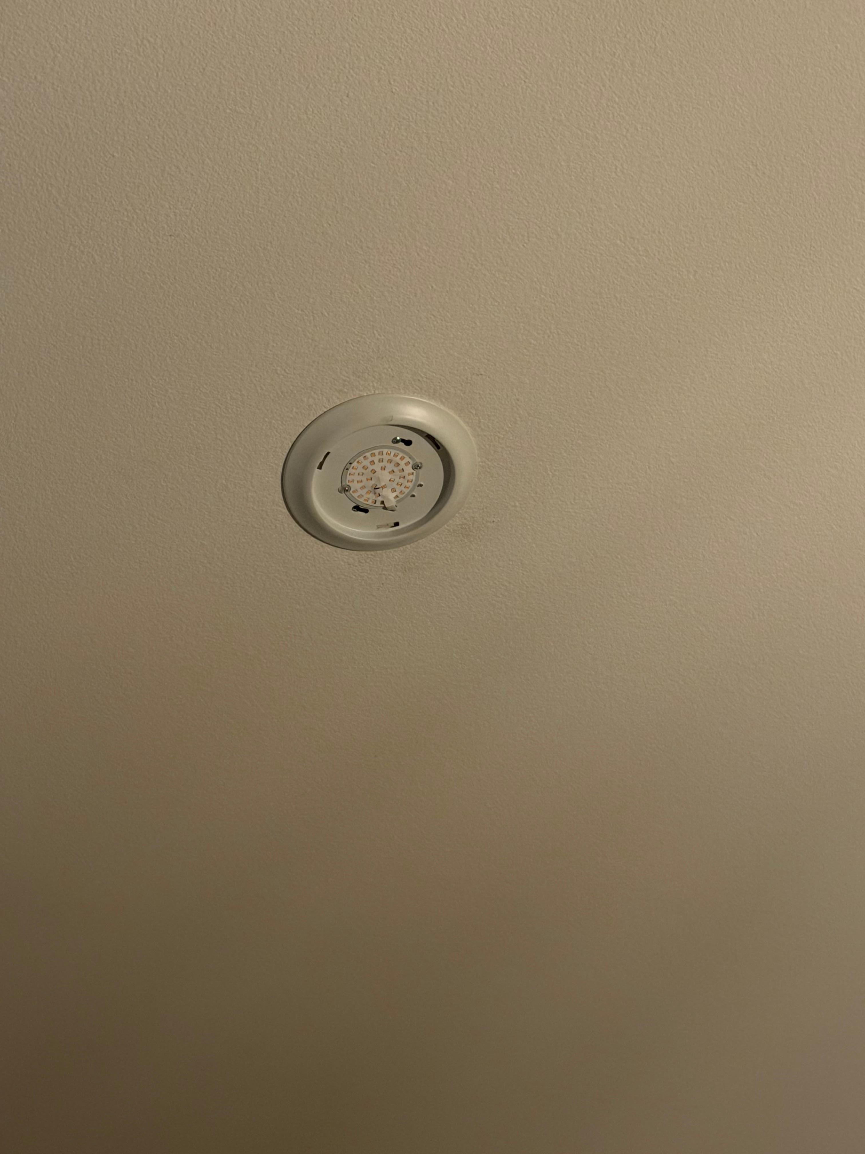 No smoke detector in the casita. 