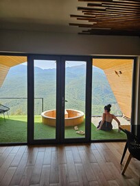 This was one of the most amazing places.I ever stayed in, the views are to die for! Super nice and friendly staff. I highly recommend this place