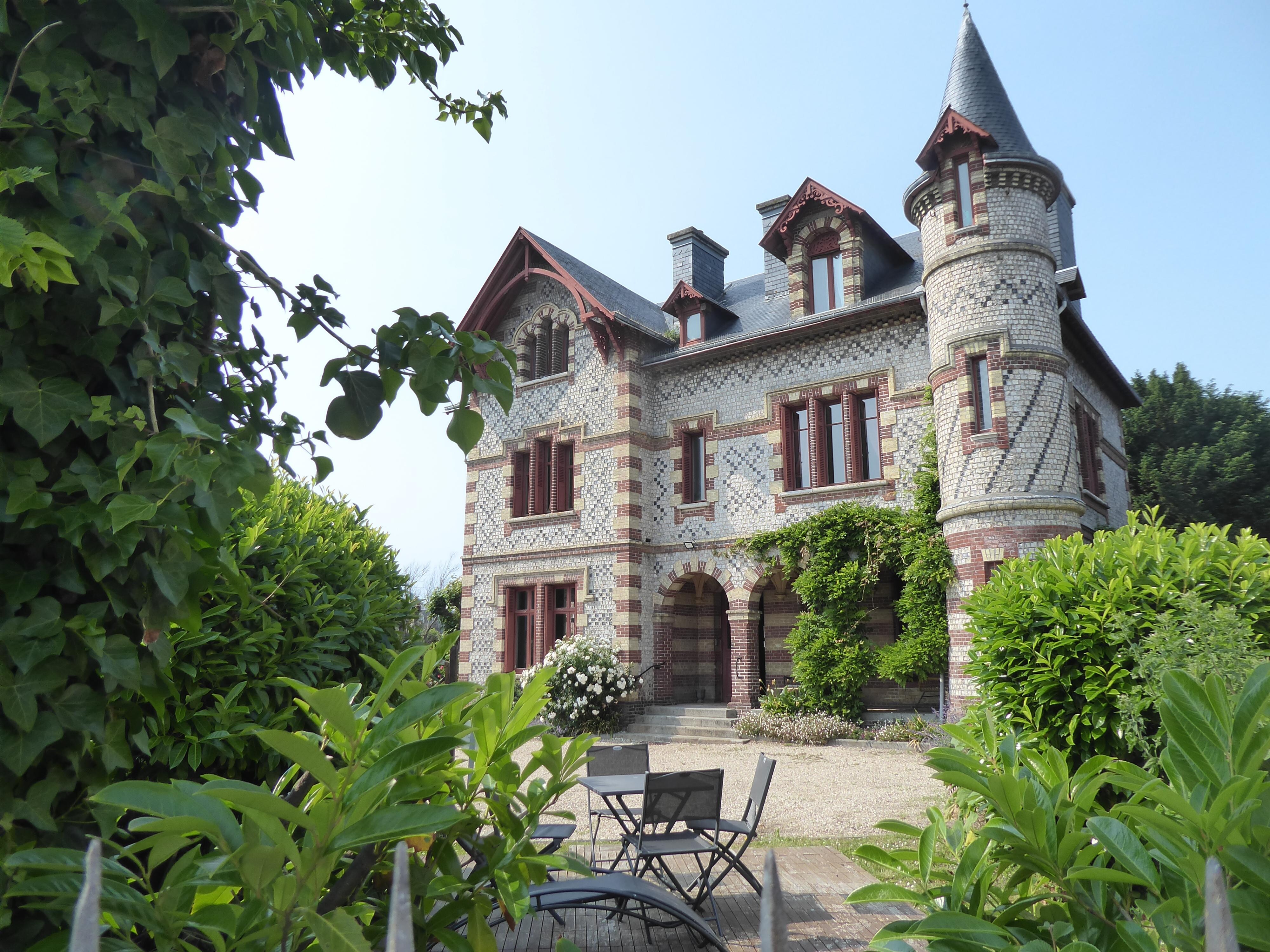 l'appartement situé dans un grand parc, parking inclus