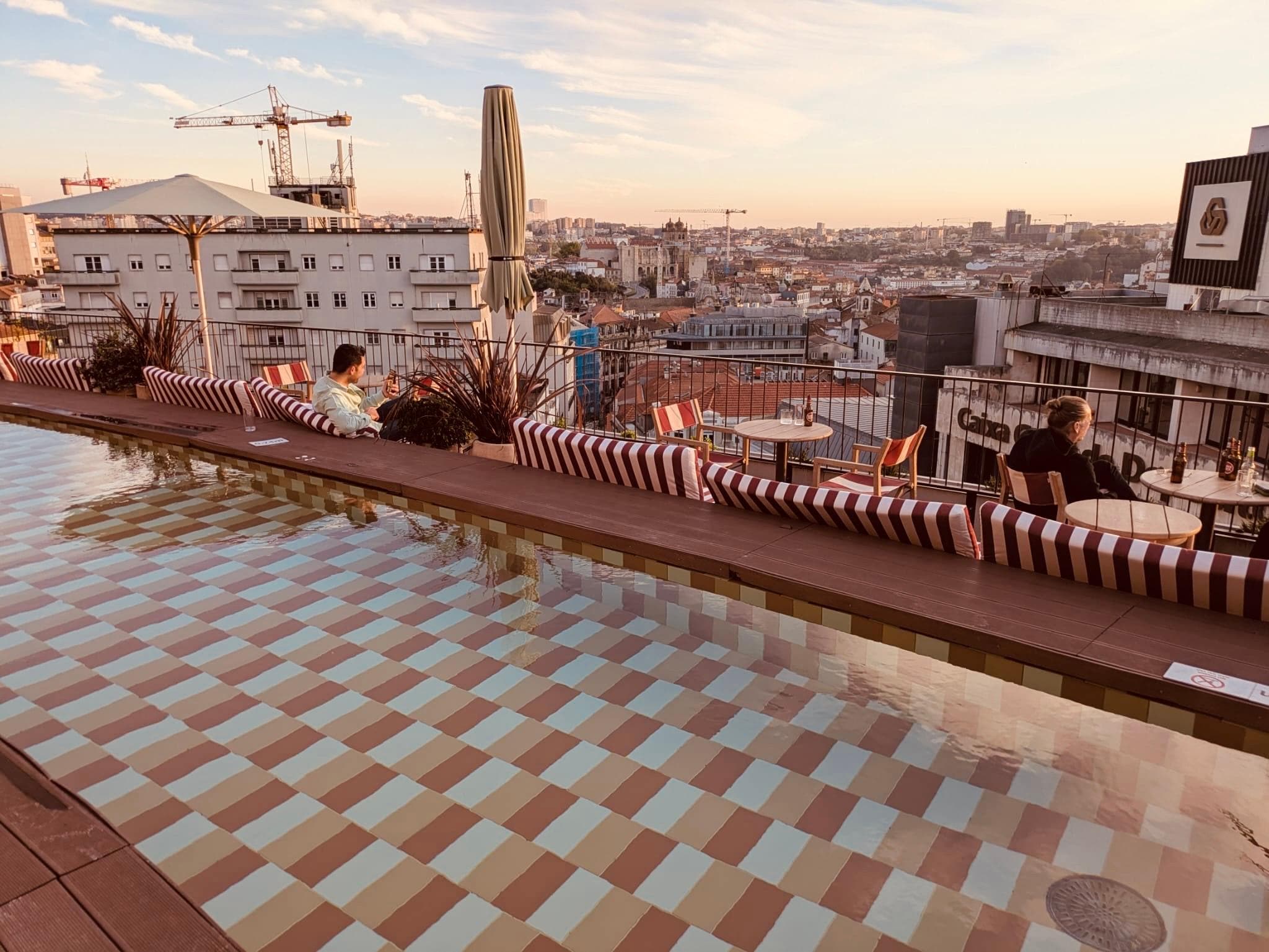 Pool auf der Dachterrasse