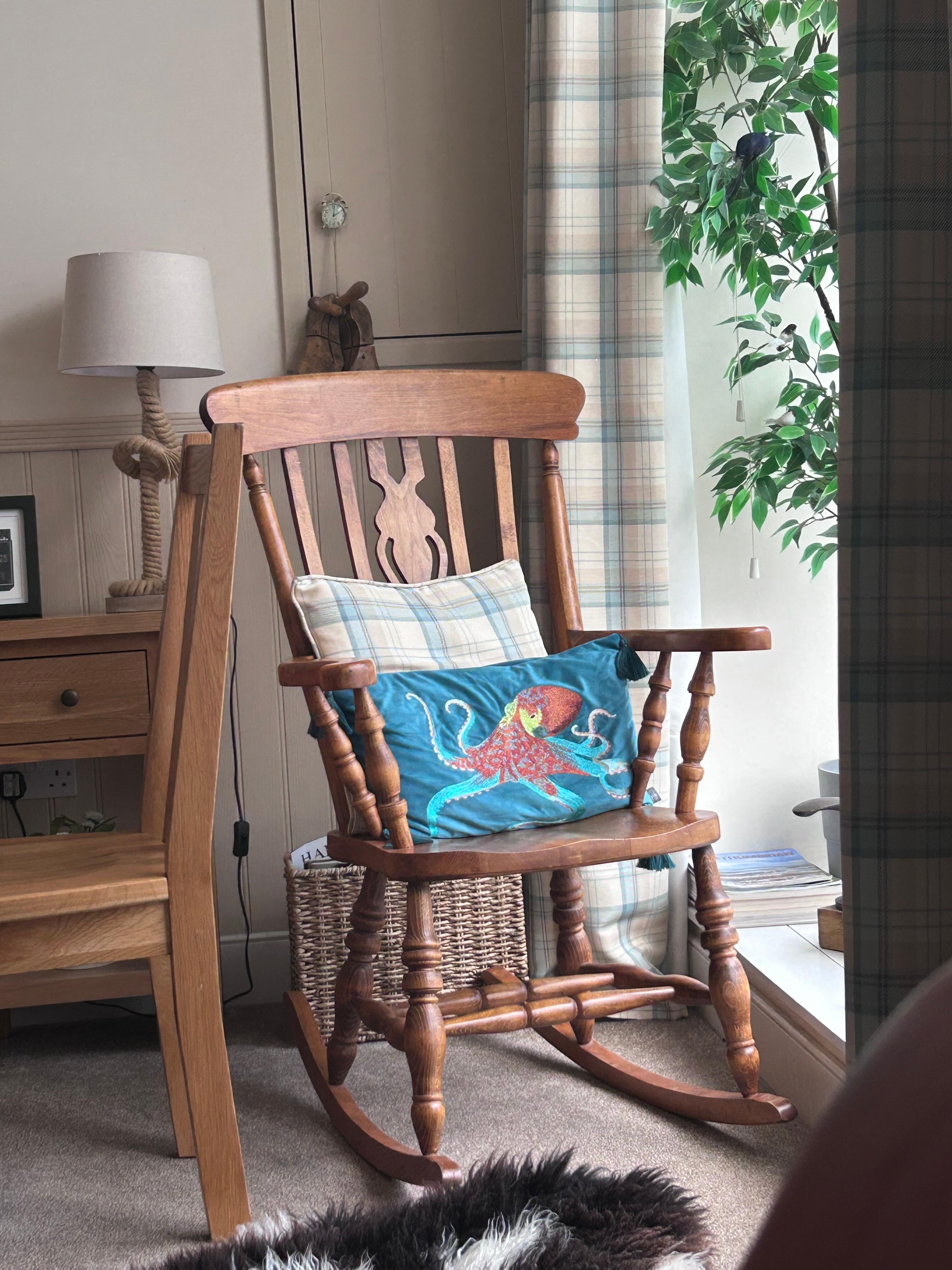 Lots of lovely places to sit and read