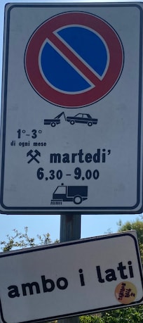 Free parking on the right side*
* Not allowed to park in either of the sides in the street 1st and 3rd Tuesday of the month between 06:30-09:00 AM