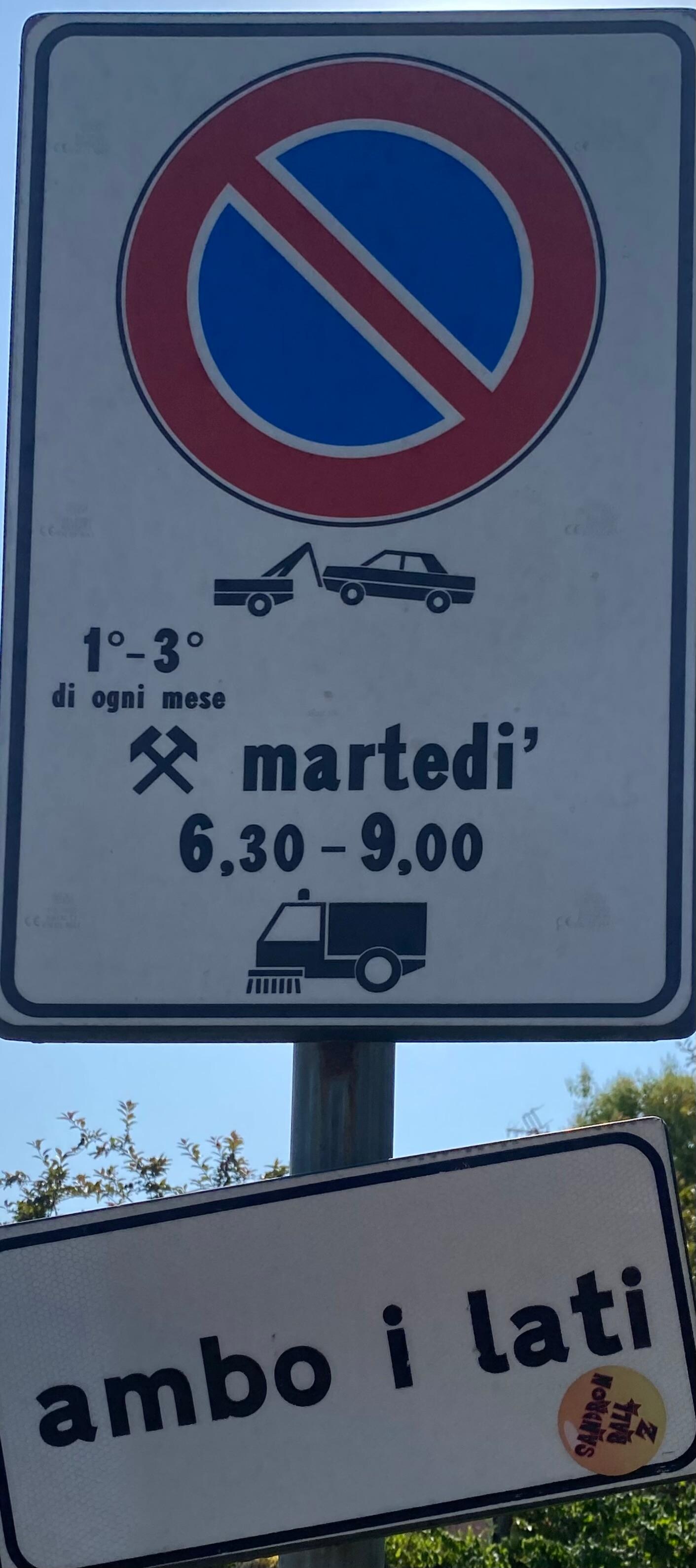 Free parking on the right side*

* Not allowed to park in either of the sides in the street 1st and 3rd Tuesday of the month between 06:30-09:00 AM