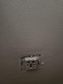 Outlet with no outlet cover