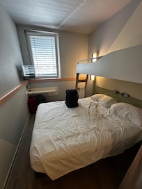 Quarto muito pequeno para 3 pessoas