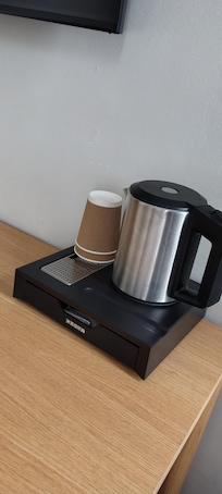 Kettle tea and sugar