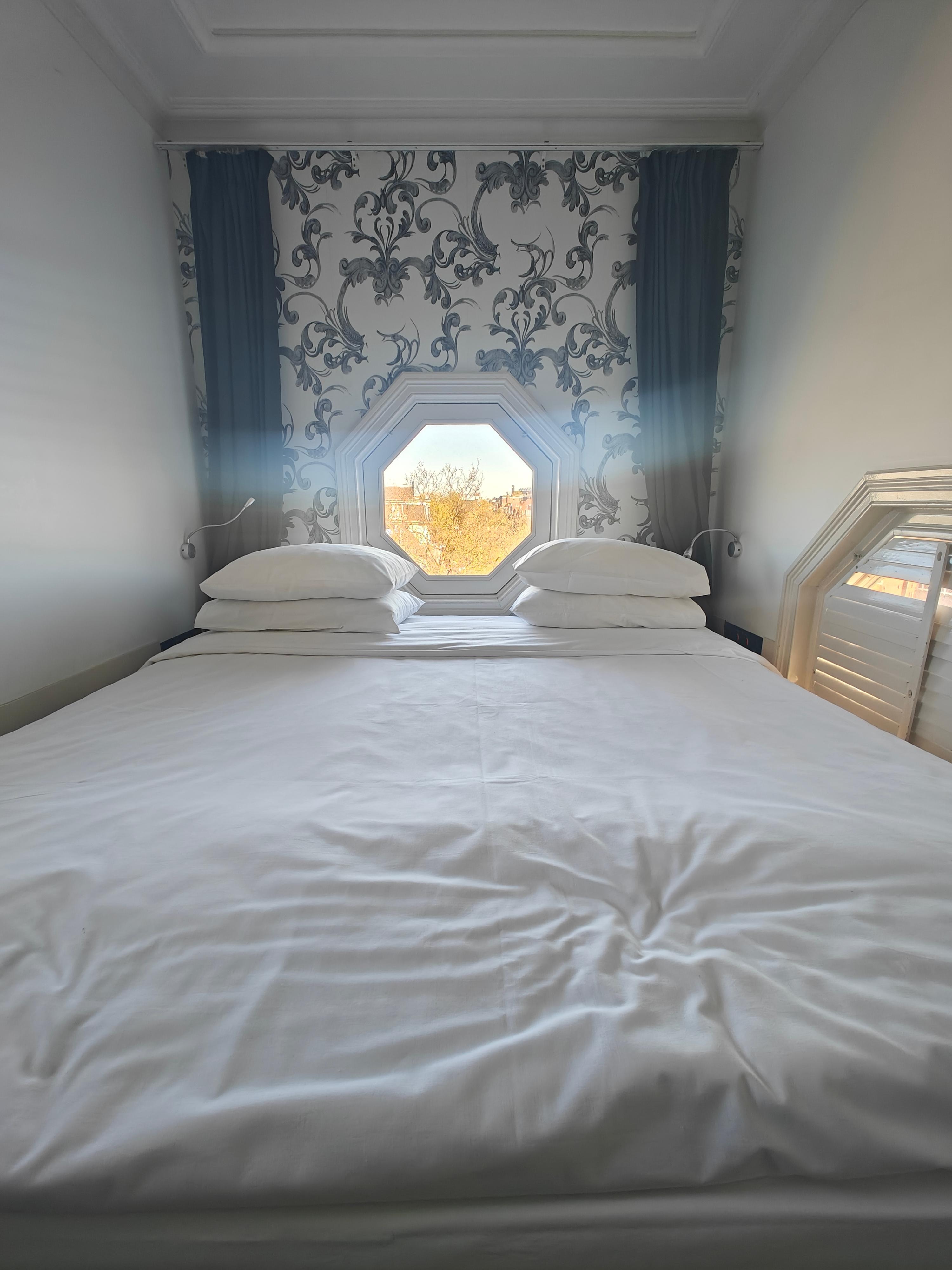 Double bed was lovely and you can sleep looking out to the Canal 