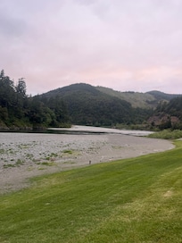 Rogue river easy to walk down to