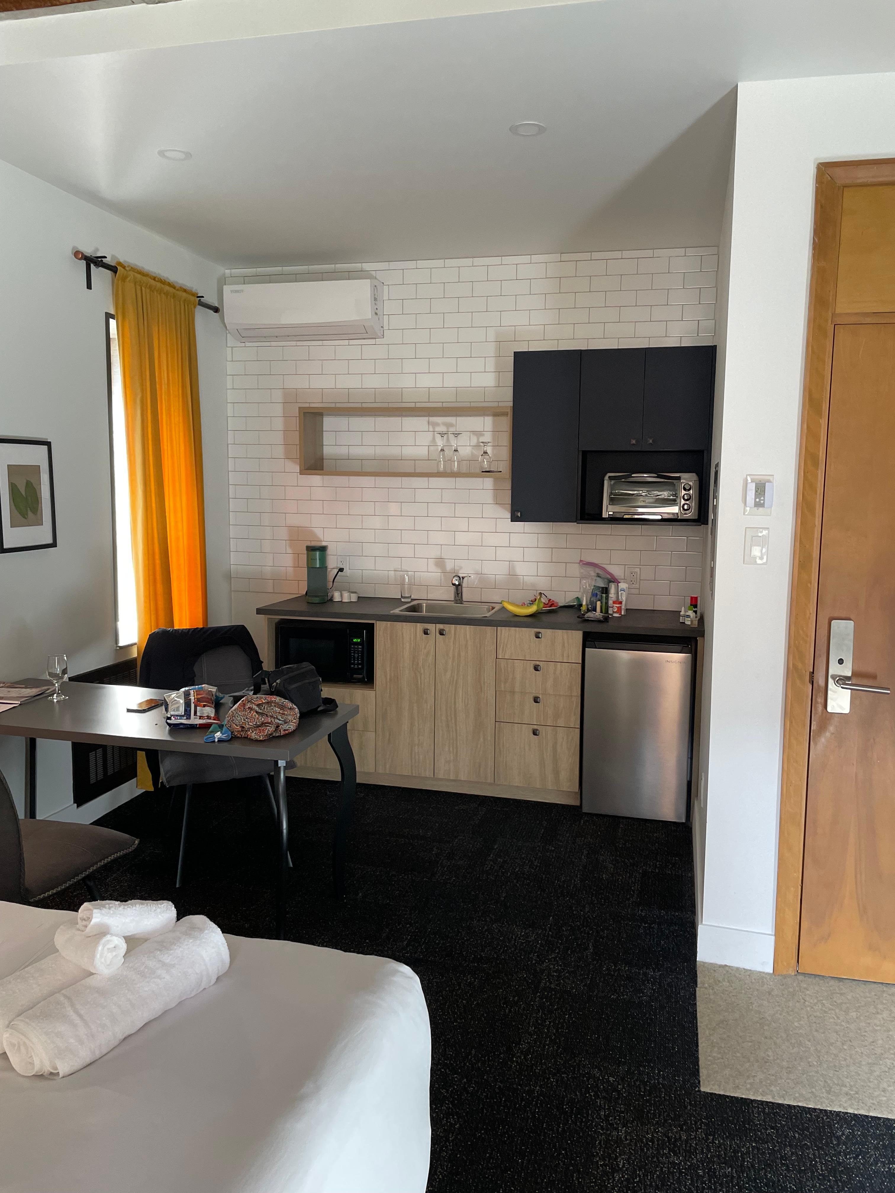 King room’s kitchenette 