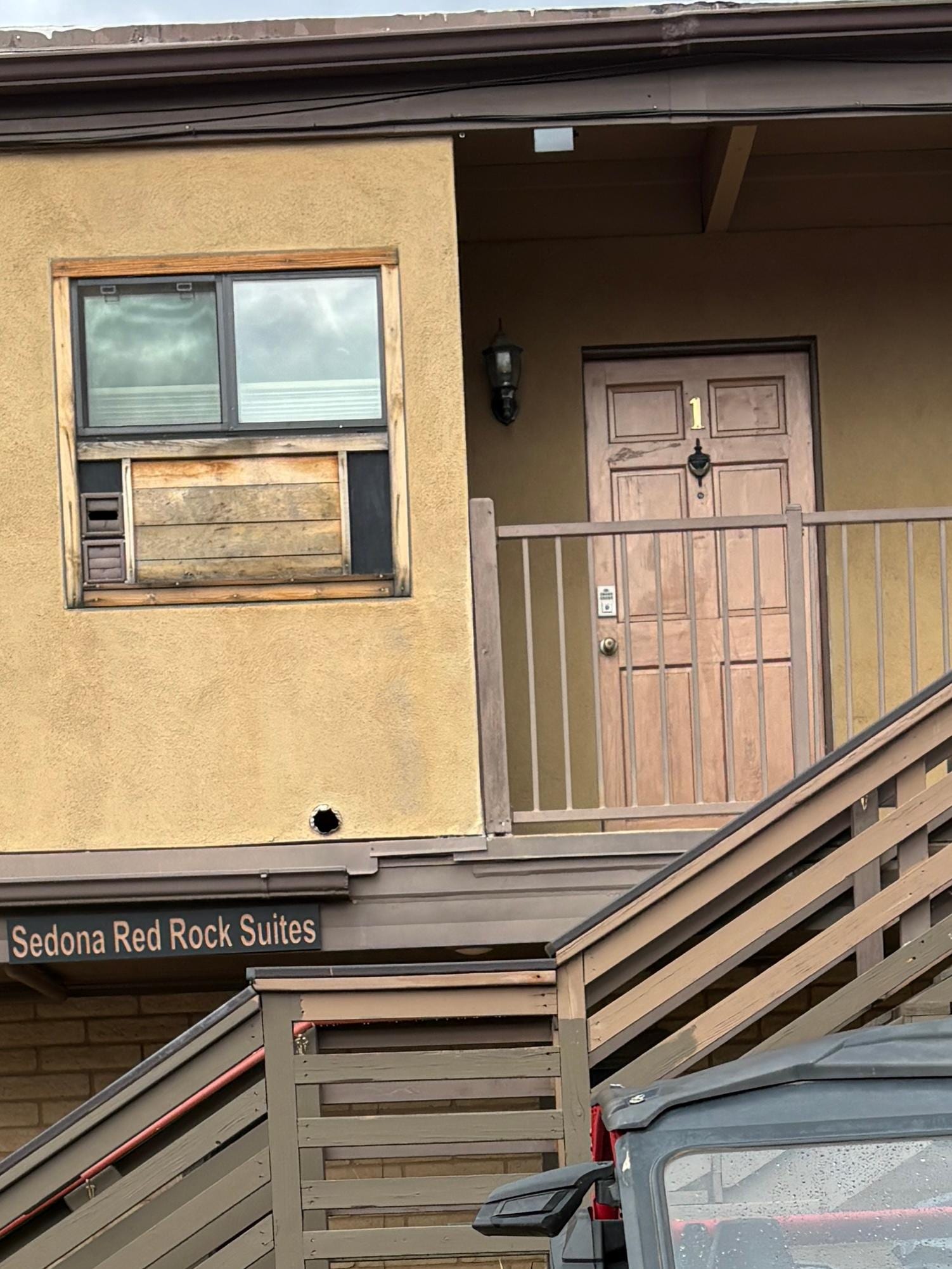 I took this picture in case you have trouble climbing steps. 