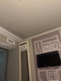 Room s are a bit too small.