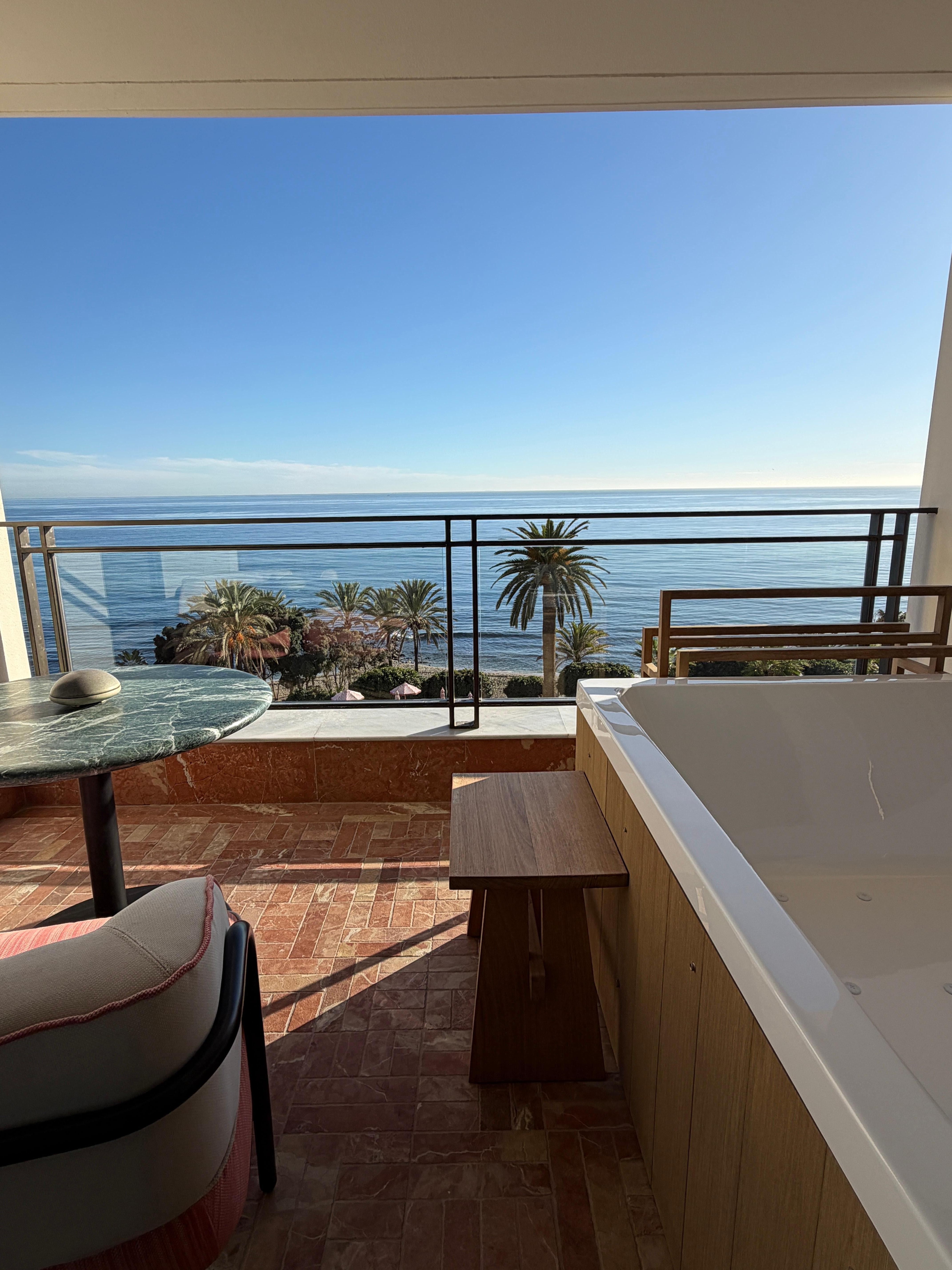Balcony and view, with jacuzzi bath (3rd floor) 